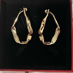 Uno de 50 earrings